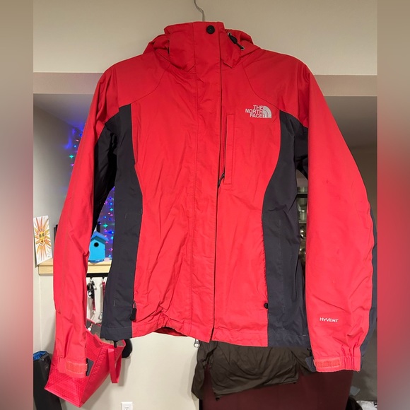 The North Face Red/Pink Heavyweight Woman’s Small Jacket - Picture 2 of 16